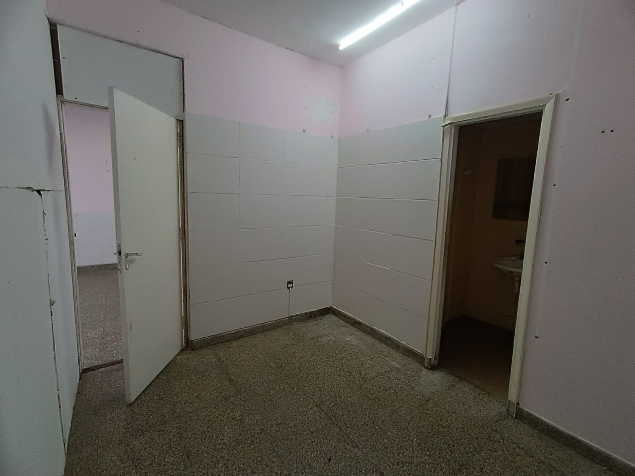 ALQUILER LOCAL COMERCIAL CON CAMARA FRIGORIFICA SOBRE AVENIDA. IDEAL VARIOS RUBROS. MUNDIALISTA