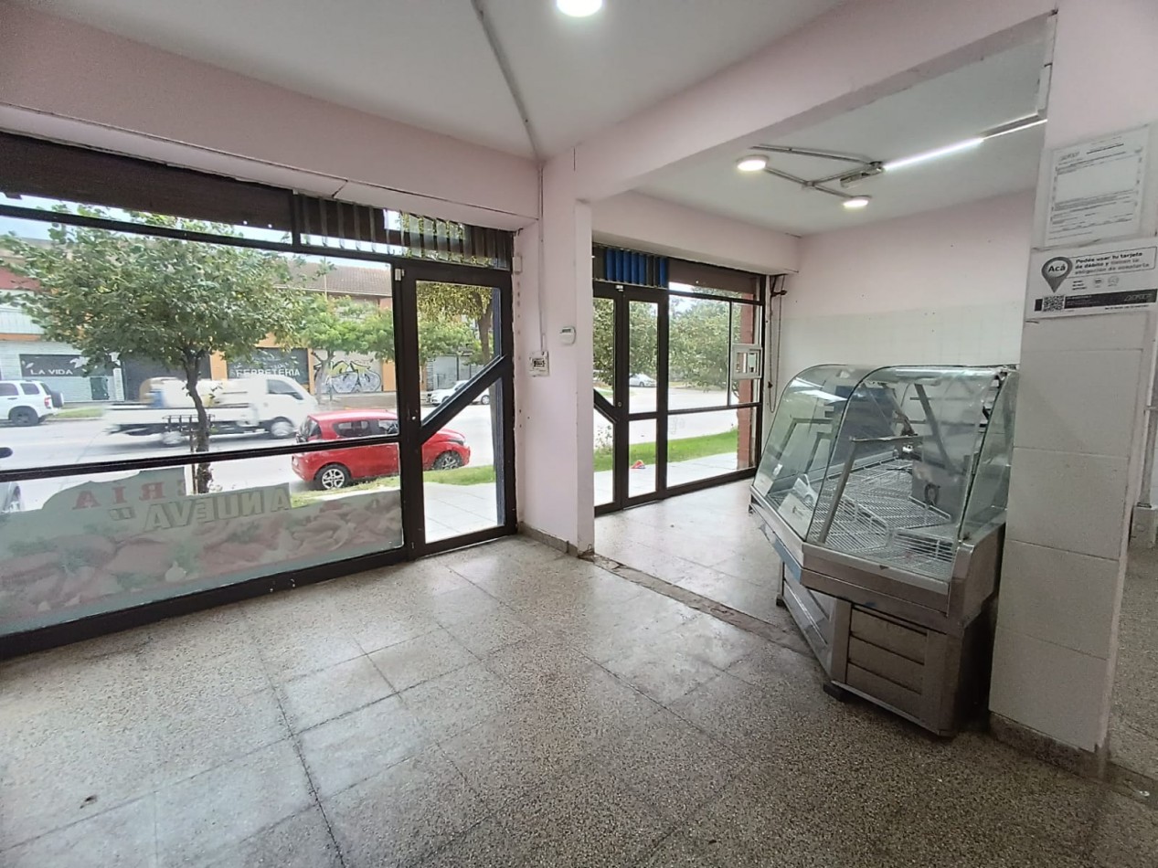ALQUILER LOCAL COMERCIAL CON CAMARA FRIGORIFICA SOBRE AVENIDA. IDEAL VARIOS RUBROS. MUNDIALISTA