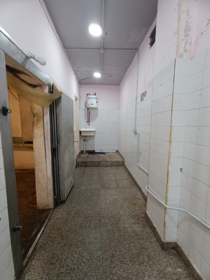 ALQUILER LOCAL COMERCIAL CON CAMARA FRIGORIFICA SOBRE AVENIDA. IDEAL VARIOS RUBROS. MUNDIALISTA