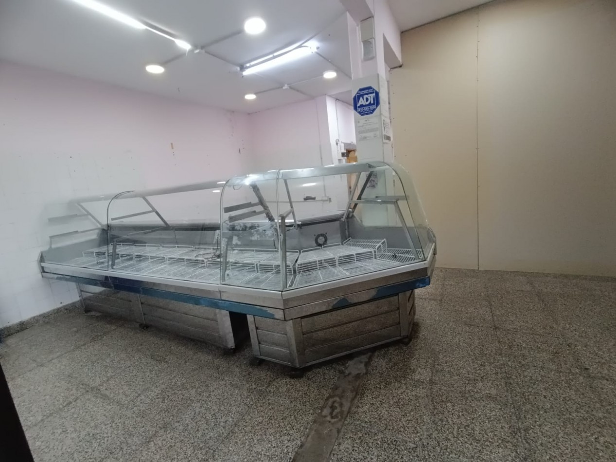 ALQUILER LOCAL COMERCIAL CON CAMARA FRIGORIFICA SOBRE AVENIDA. IDEAL VARIOS RUBROS. MUNDIALISTA