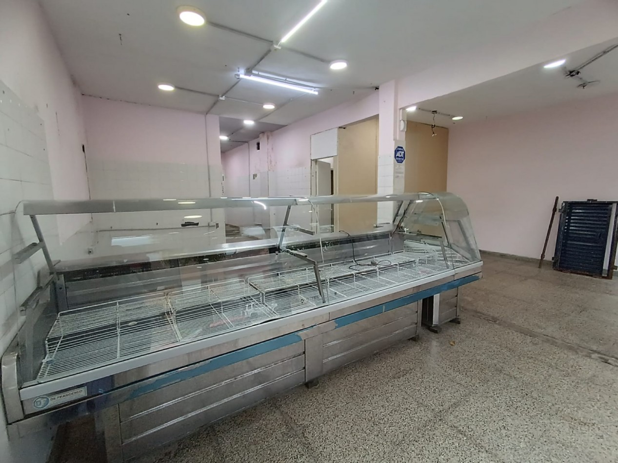 ALQUILER LOCAL COMERCIAL CON CAMARA FRIGORIFICA SOBRE AVENIDA. IDEAL VARIOS RUBROS. MUNDIALISTA