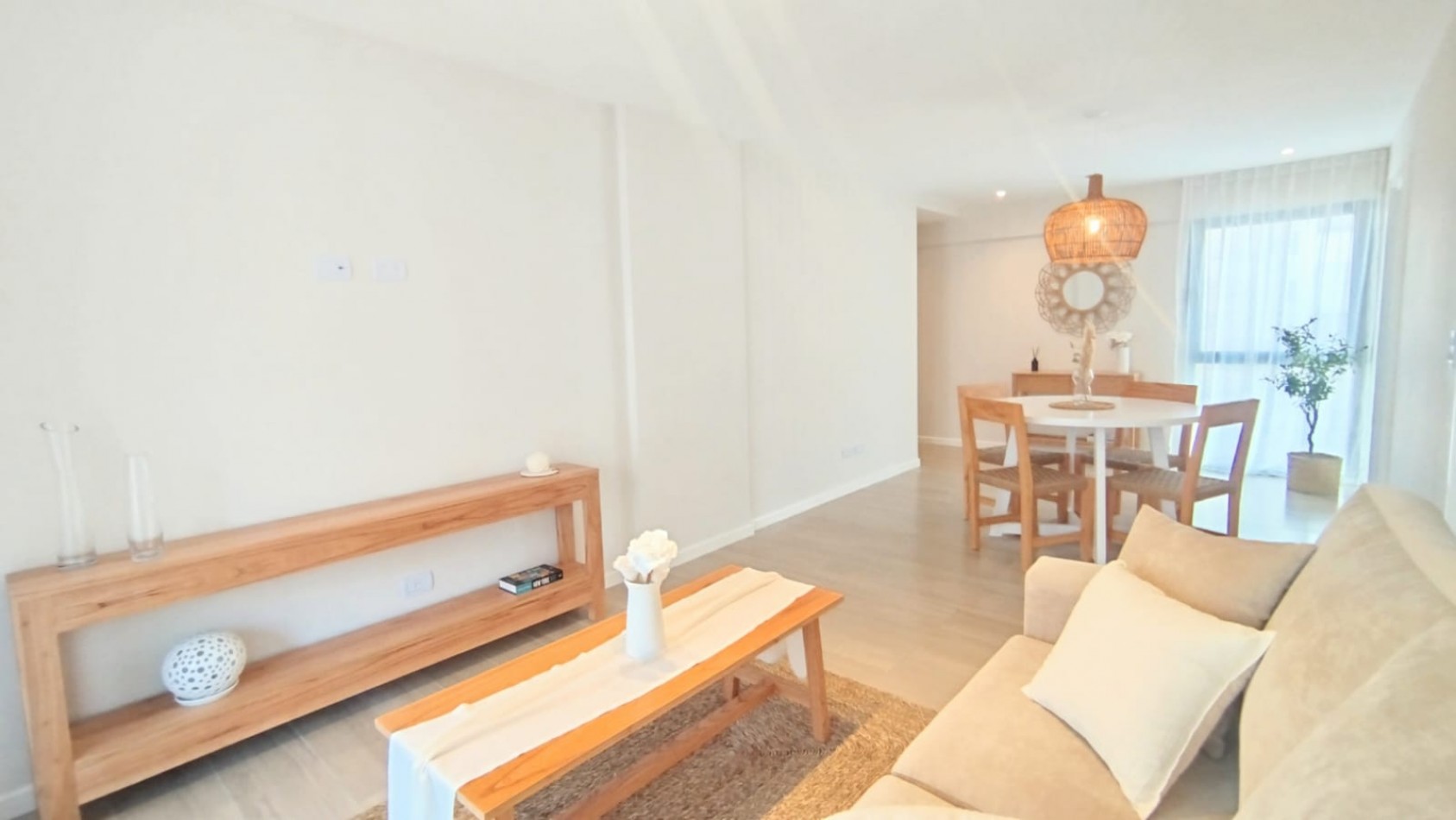 Departamento dos ambientes a Estrenar! a la calle con balcon saliente. Amoblado. Zona:  Plaza Colon