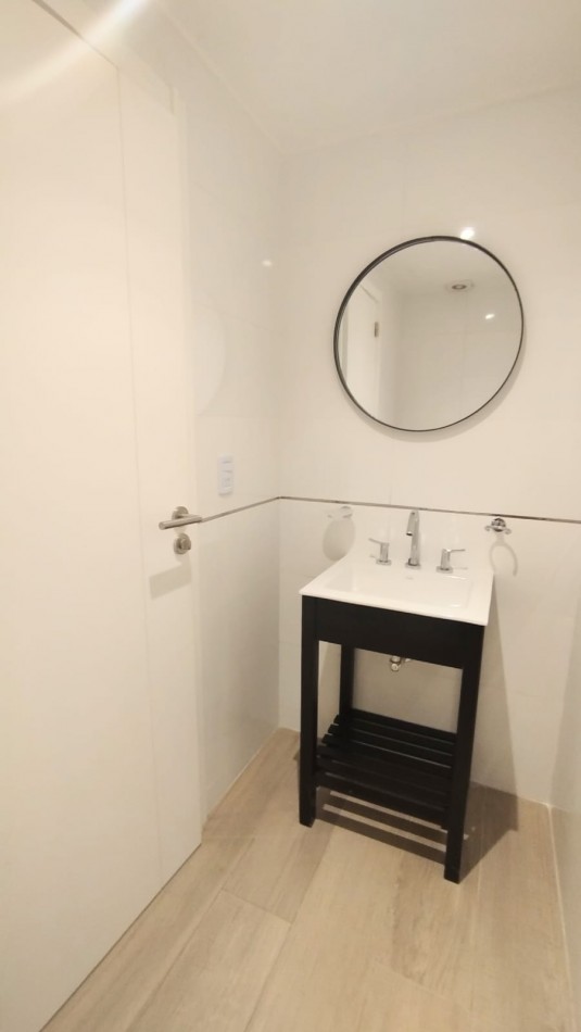 Departamento dos ambientes a Estrenar! a la calle con balcon saliente. Amoblado. Zona:  Plaza Colon