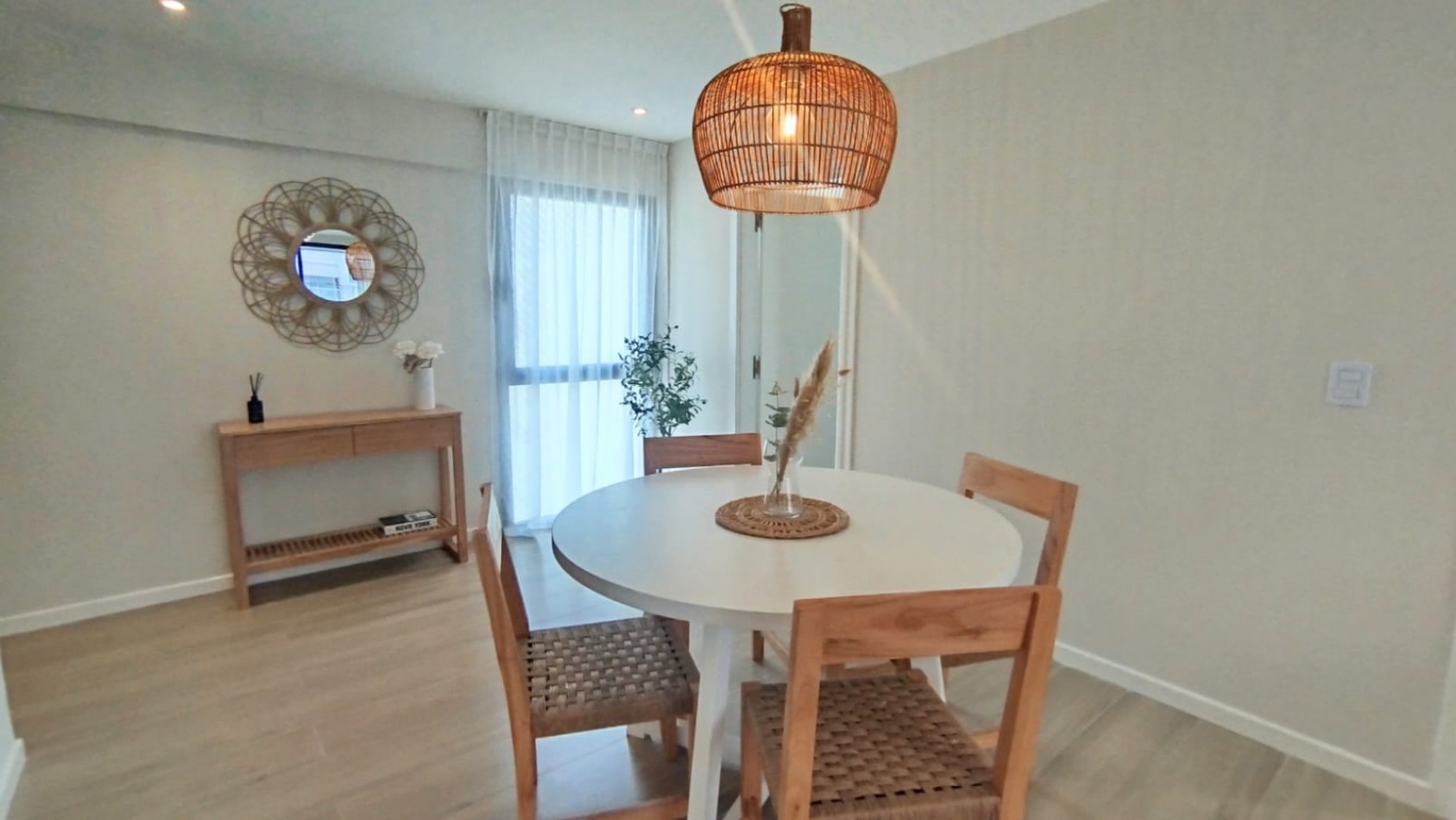 Departamento dos ambientes a Estrenar! a la calle con balcon saliente. Amoblado. Zona:  Plaza Colon