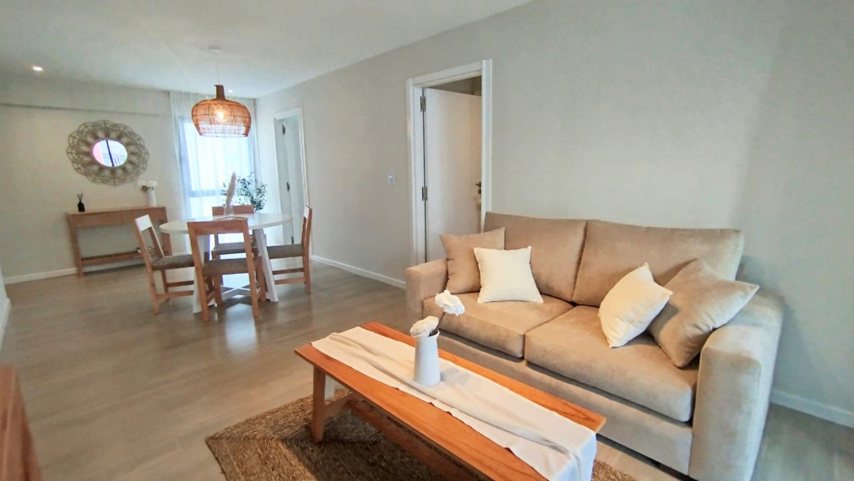 Departamento dos ambientes a Estrenar! a la calle con balcon saliente. Amoblado. Zona:  Plaza Colon