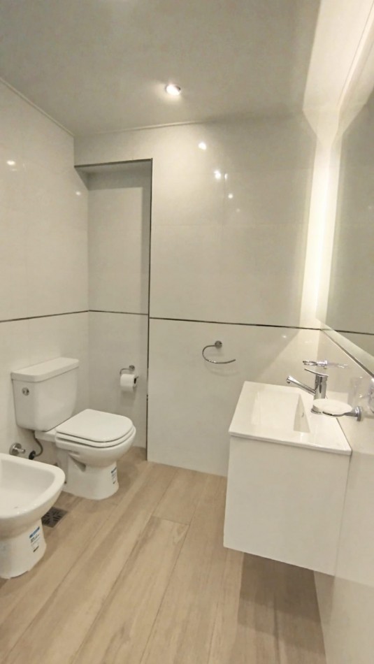 Departamento dos ambientes a Estrenar! a la calle con balcon saliente. Amoblado. Zona:  Plaza Colon