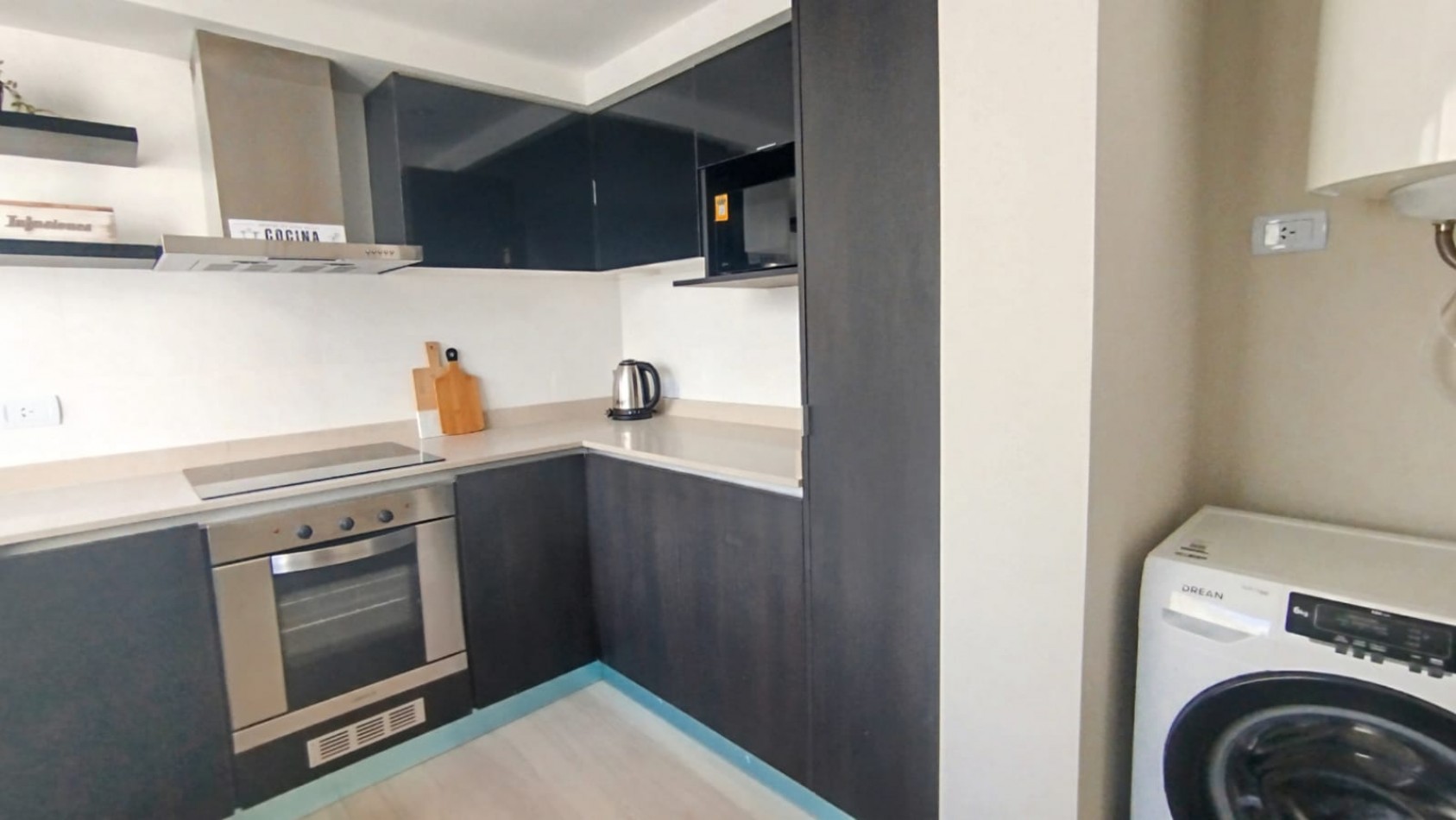 Departamento dos ambientes a Estrenar! a la calle con balcon saliente. Amoblado. Zona:  Plaza Colon