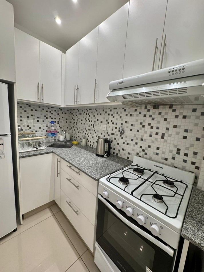 Departamento dos ambientes super luminoso. Reciclado y amoblado