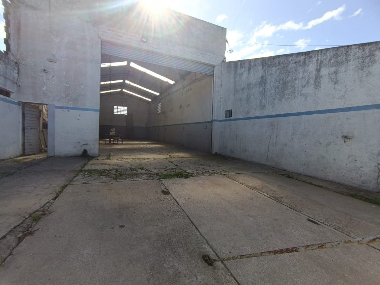 ALQUILER GALPON!!! GALPON APTO VARIOS RUBROS A MTS DE AVENIDA FORTUNATO DE LA PLAZA, 450 MTS. APTO CAMIONES