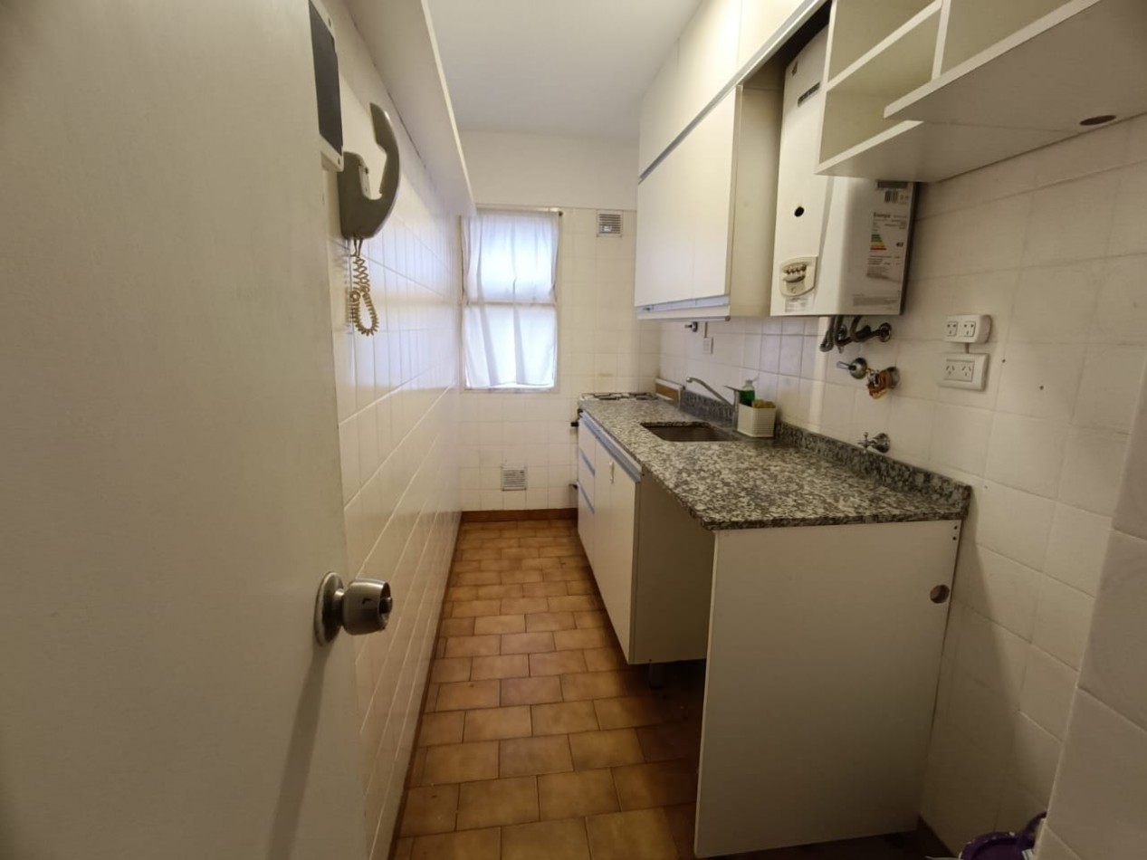 ALQUILER 24 MESES!!! DEPARTAMENTO TRES AMBIENTES A LA CALLE CON BALCON SALIENTE. MUY BUEN ESTADO. MACROCENTRO