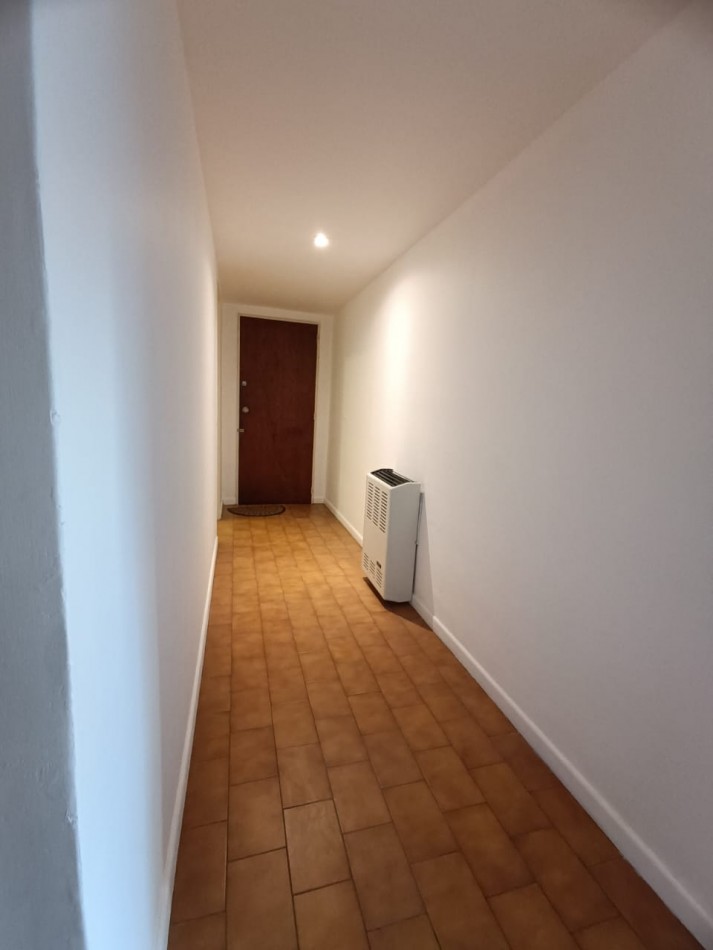 ALQUILER 24 MESES!!! DEPARTAMENTO TRES AMBIENTES A LA CALLE CON BALCON SALIENTE. MUY BUEN ESTADO. MACROCENTRO