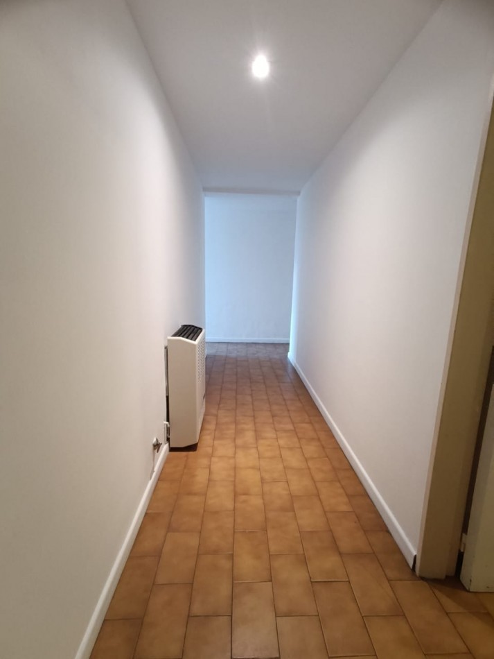 ALQUILER 24 MESES!!! DEPARTAMENTO TRES AMBIENTES A LA CALLE CON BALCON SALIENTE. MUY BUEN ESTADO. MACROCENTRO