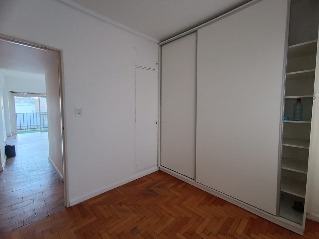 ALQUILER 24 MESES!!! DEPARTAMENTO TRES AMBIENTES A LA CALLE CON BALCON SALIENTE. MUY BUEN ESTADO. MACROCENTRO