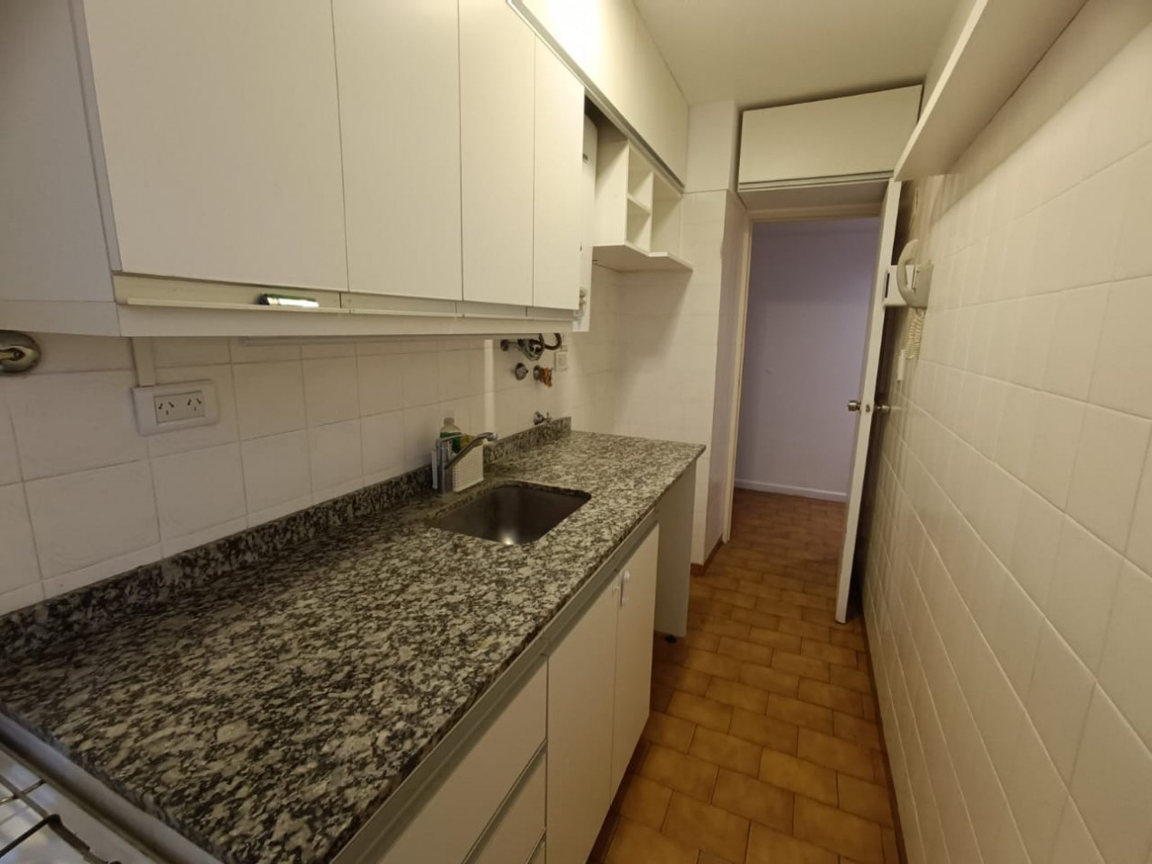 ALQUILER 24 MESES!!! DEPARTAMENTO TRES AMBIENTES A LA CALLE CON BALCON SALIENTE. MUY BUEN ESTADO. MACROCENTRO