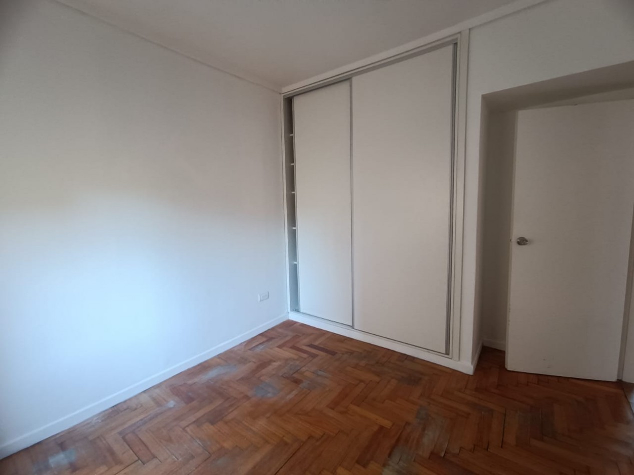 ALQUILER 24 MESES!!! DEPARTAMENTO TRES AMBIENTES A LA CALLE CON BALCON SALIENTE. MUY BUEN ESTADO. MACROCENTRO