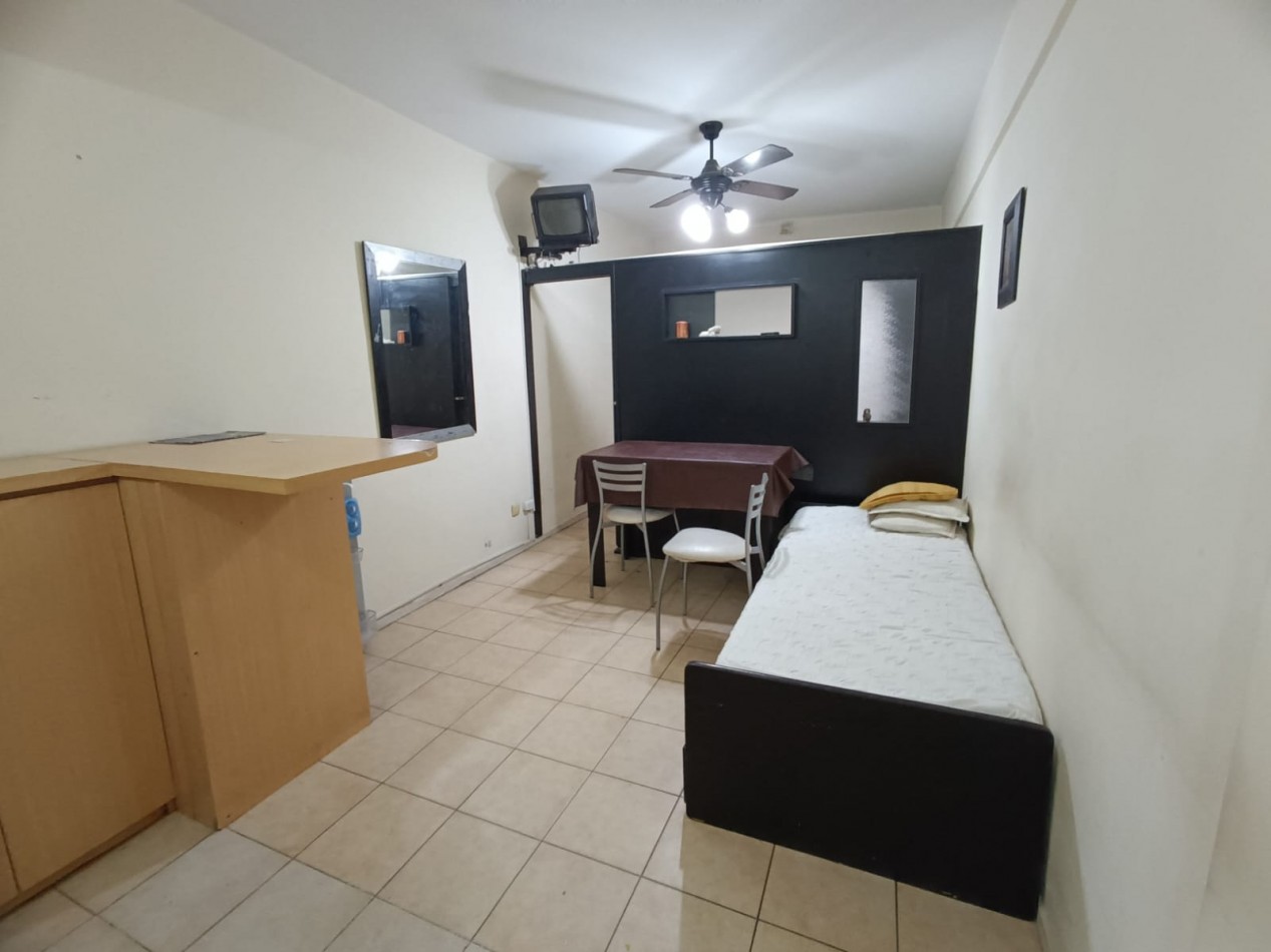 ALQUILO DEPARTAMENTO 24 MESES!!! AMBIENTE A LA CALLE CON BALCON SALIENTE. ZONA: PLAZA MITRE