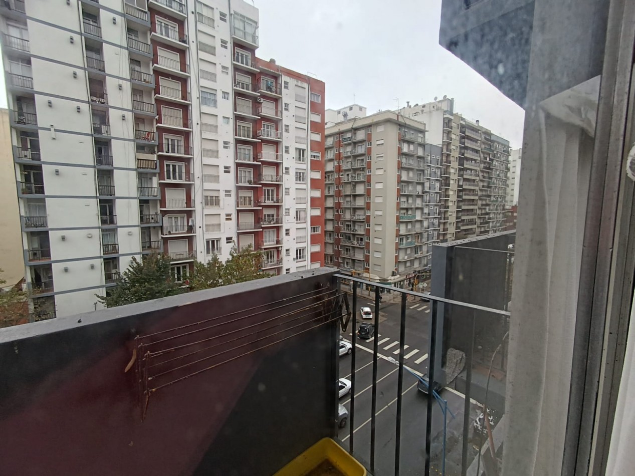 ALQUILO DEPARTAMENTO 24 MESES!!! AMBIENTE A LA CALLE CON BALCON SALIENTE. ZONA: PLAZA MITRE