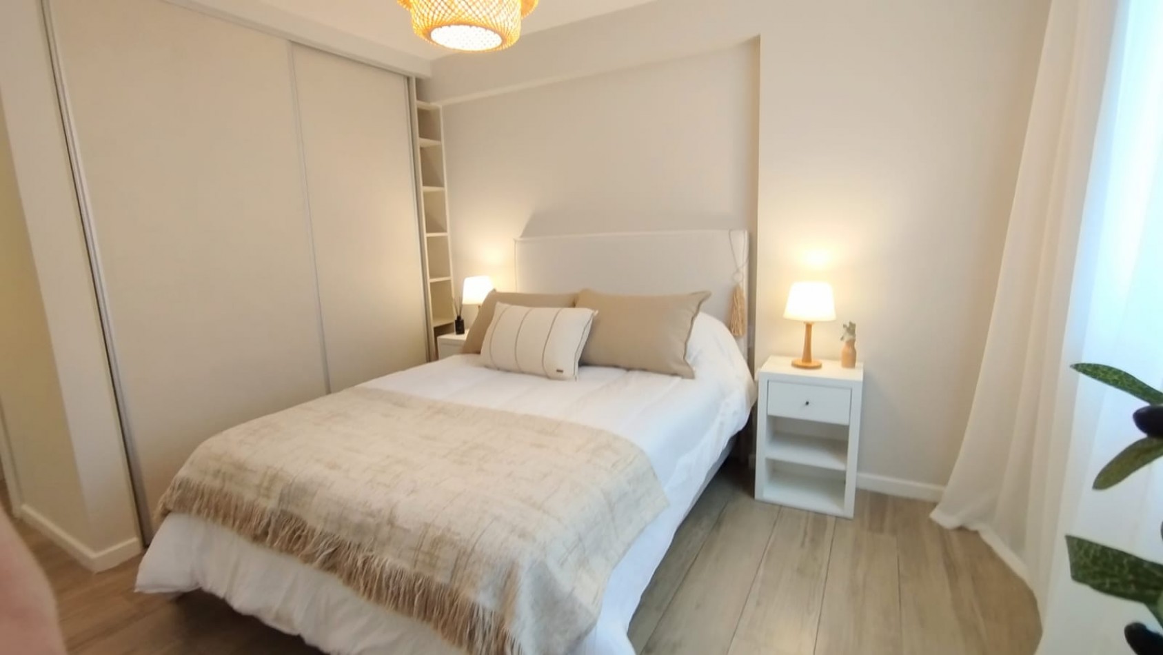 Departamento dos ambientes a Estrenar a la calle con balcom saliente. Amblado. Plaza Colon