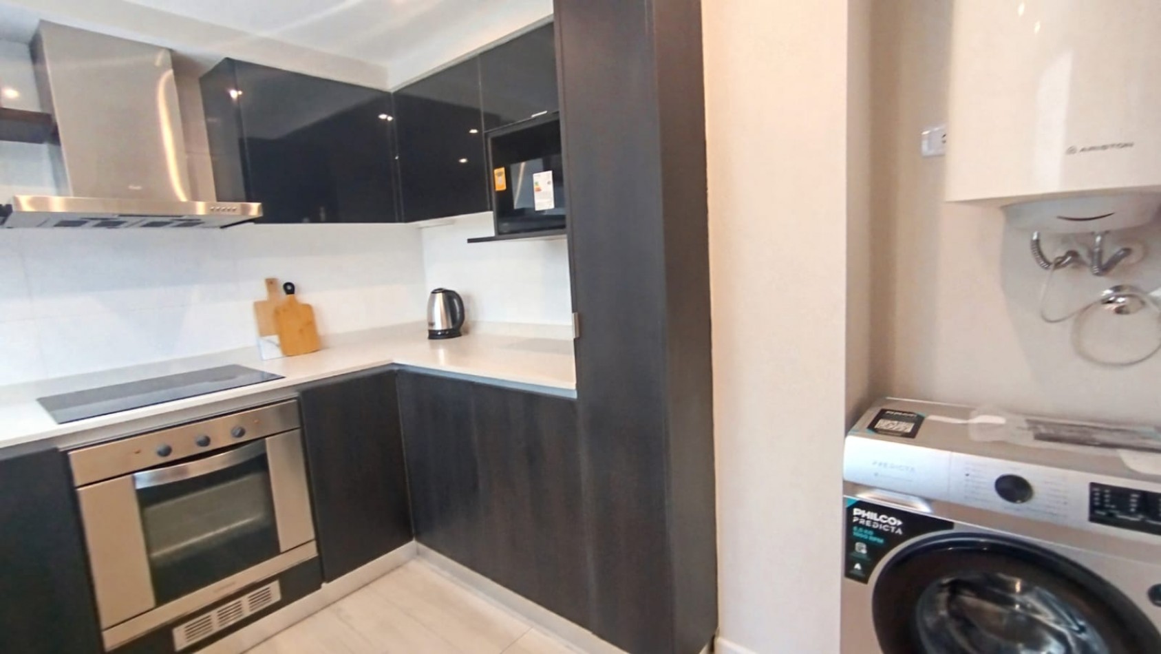 Departamento dos ambientes a Estrenar a la calle con balcom saliente. Amblado. Plaza Colon
