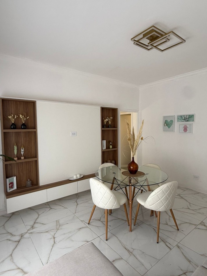 Departamento tres ambientes + escritorio luminoso. Reciclado y amoblado. Zona Centro