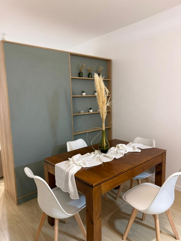 Departamento un ambiente con ventanal. Reciclado y amoblado. Centro