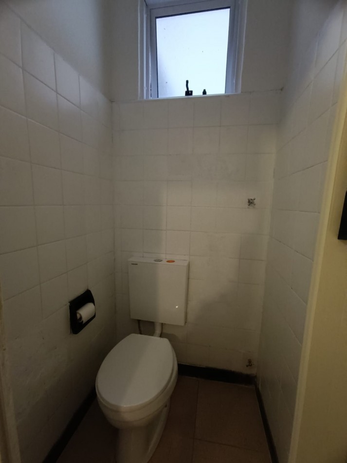 ALQUILO LOCAL COMERCIAL AL FRENTE, DIVISIBLE CON ZOTANO APTO DEPOSITO U OFICINA. CENTRO