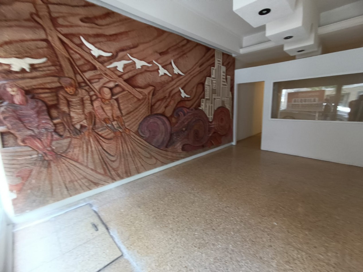 ALQUILO LOCAL COMERCIAL AL FRENTE, DIVISIBLE CON ZOTANO APTO DEPOSITO U OFICINA. CENTRO