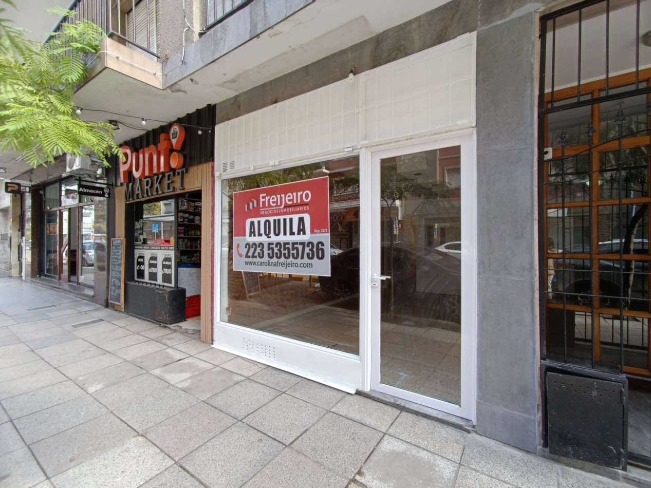 ALQUILO LOCAL COMERCIAL AL FRENTE, DIVISIBLE CON ZOTANO APTO DEPOSITO U OFICINA. CENTRO