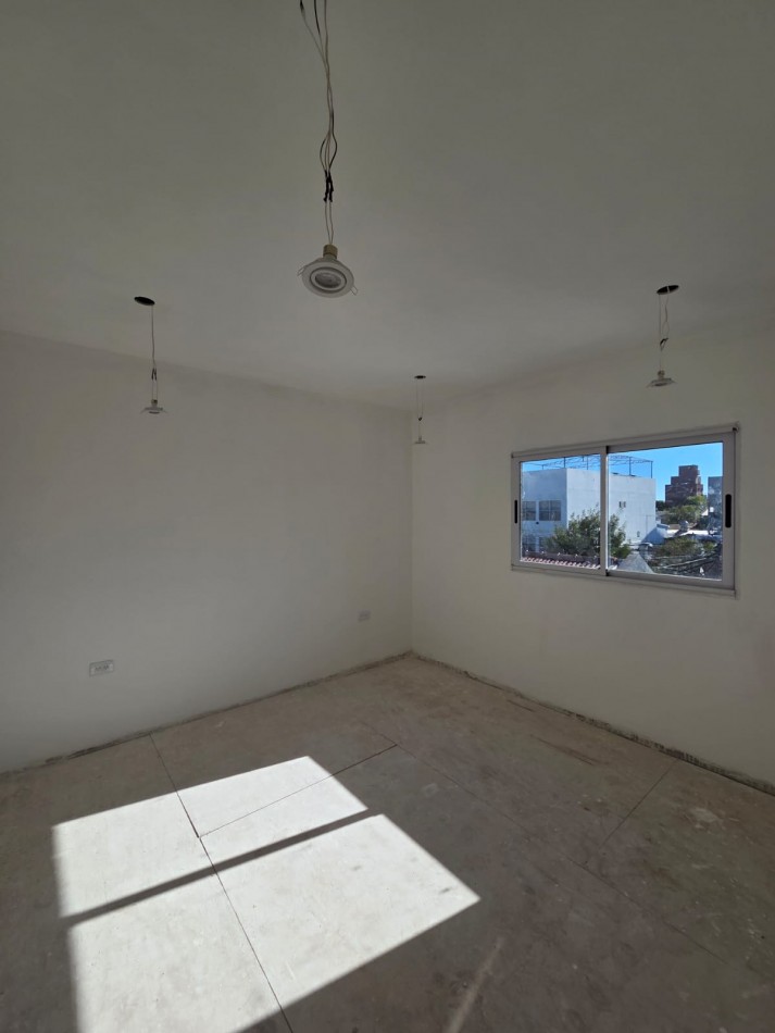 P.H. de tres ambientes en dupelx a Estrenar, entrada independiente. Zona:  San Jose