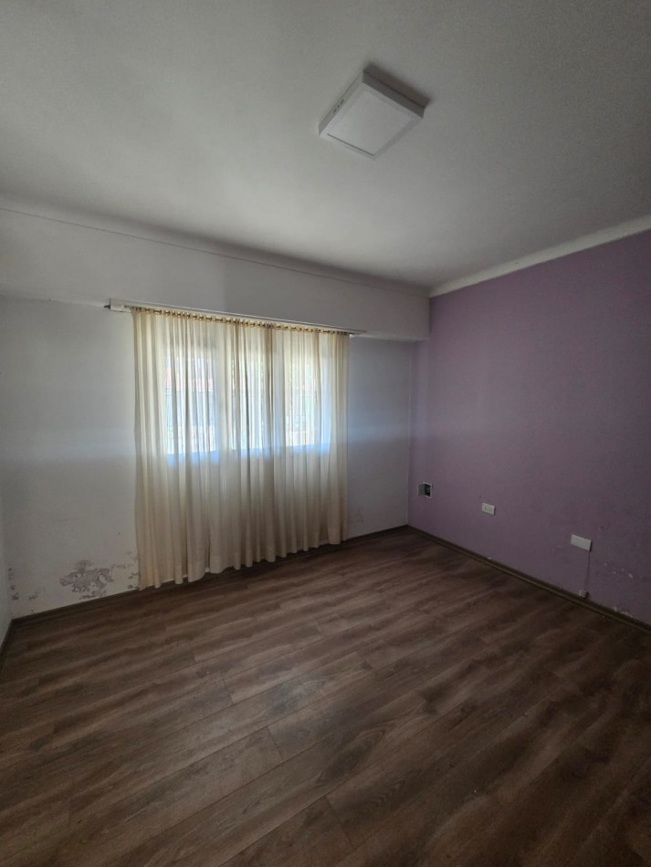 Chalet en p.h. de tres ambientes con garaje. Totalmente independiente. Villa Primera