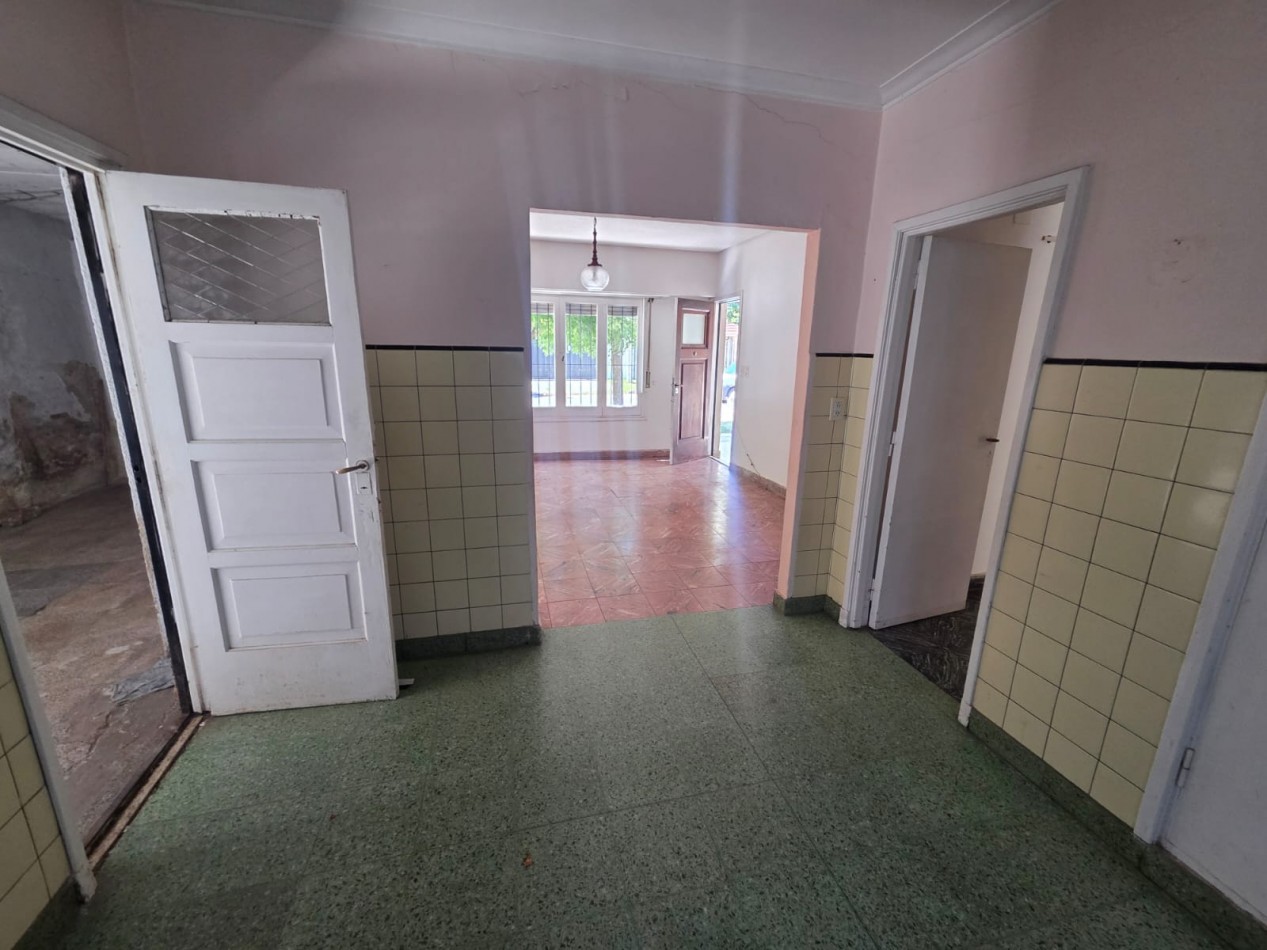 Chalet en p.h. de tres ambientes con garaje. Totalmente independiente. Villa Primera