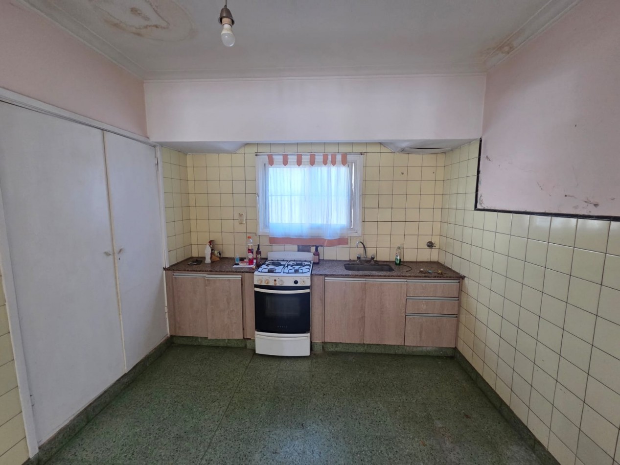 Chalet en p.h. de tres ambientes con garaje. Totalmente independiente. Villa Primera