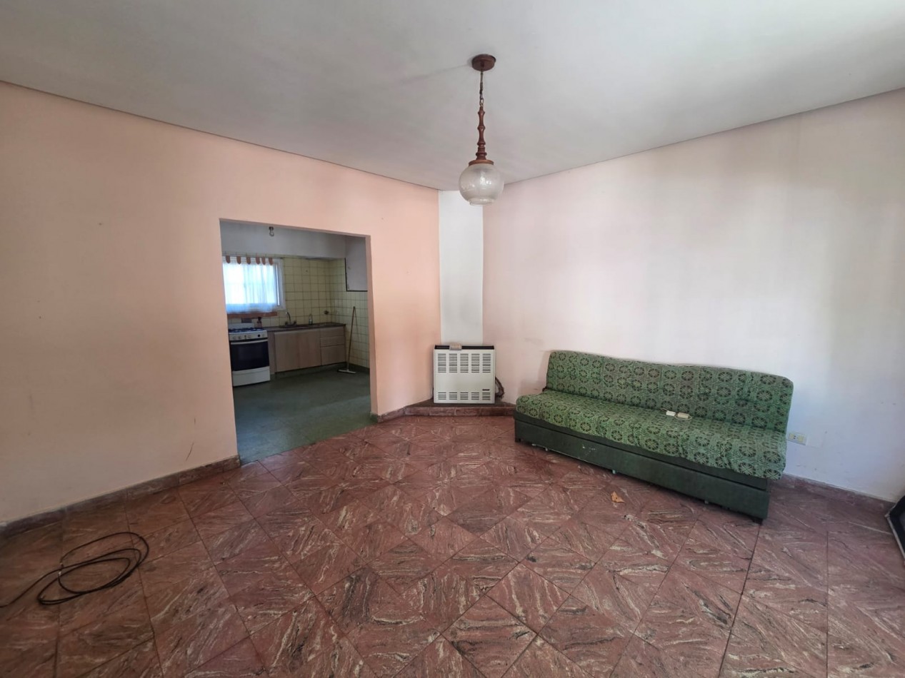 Chalet en p.h. de tres ambientes con garaje. Totalmente independiente. Villa Primera