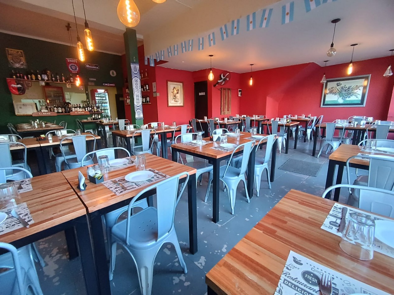 VENTA FONDO DE COMERCIO DE RESTAURANT/ CANTINA EN ZONA COMERCIAL