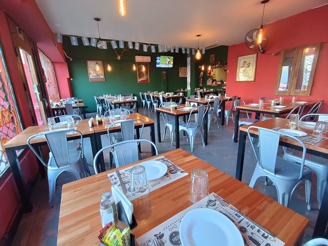 VENTA FONDO DE COMERCIO DE RESTAURANT/ CANTINA EN ZONA COMERCIAL