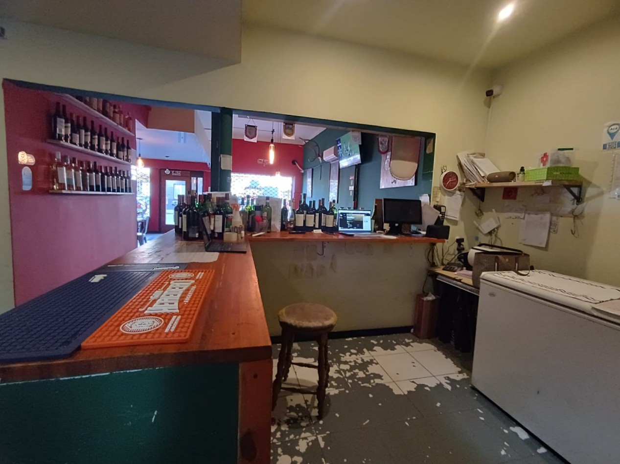 VENTA FONDO DE COMERCIO DE RESTAURANT/ CANTINA EN ZONA COMERCIAL