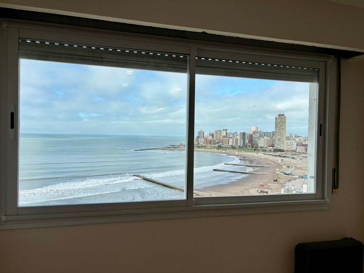 DEPARTAMENTO UN AMBIENTE CON VISTA PANORAMICA AL MAR. RECICLADO Y AMOBLADO. 