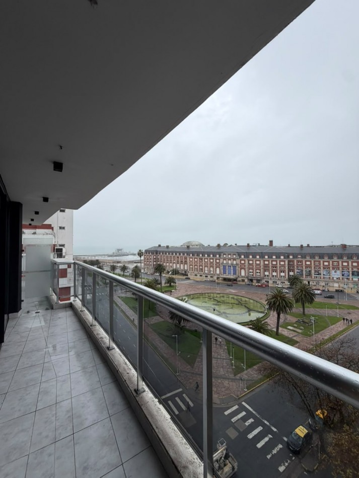 Departamento dos ambientes nuevo a la calle con balcon aterrazado, vista plena la mar y Plaza Colon. Amoblado. Plaza Colon.