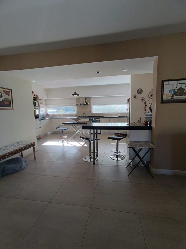 Casa de 4 ambientes en Barrio Privado Rumenco