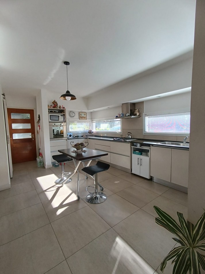 Casa de 4 ambientes en Barrio Privado Rumenco