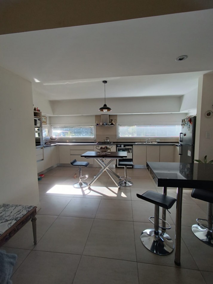 Casa de 4 ambientes en Barrio Privado Rumenco