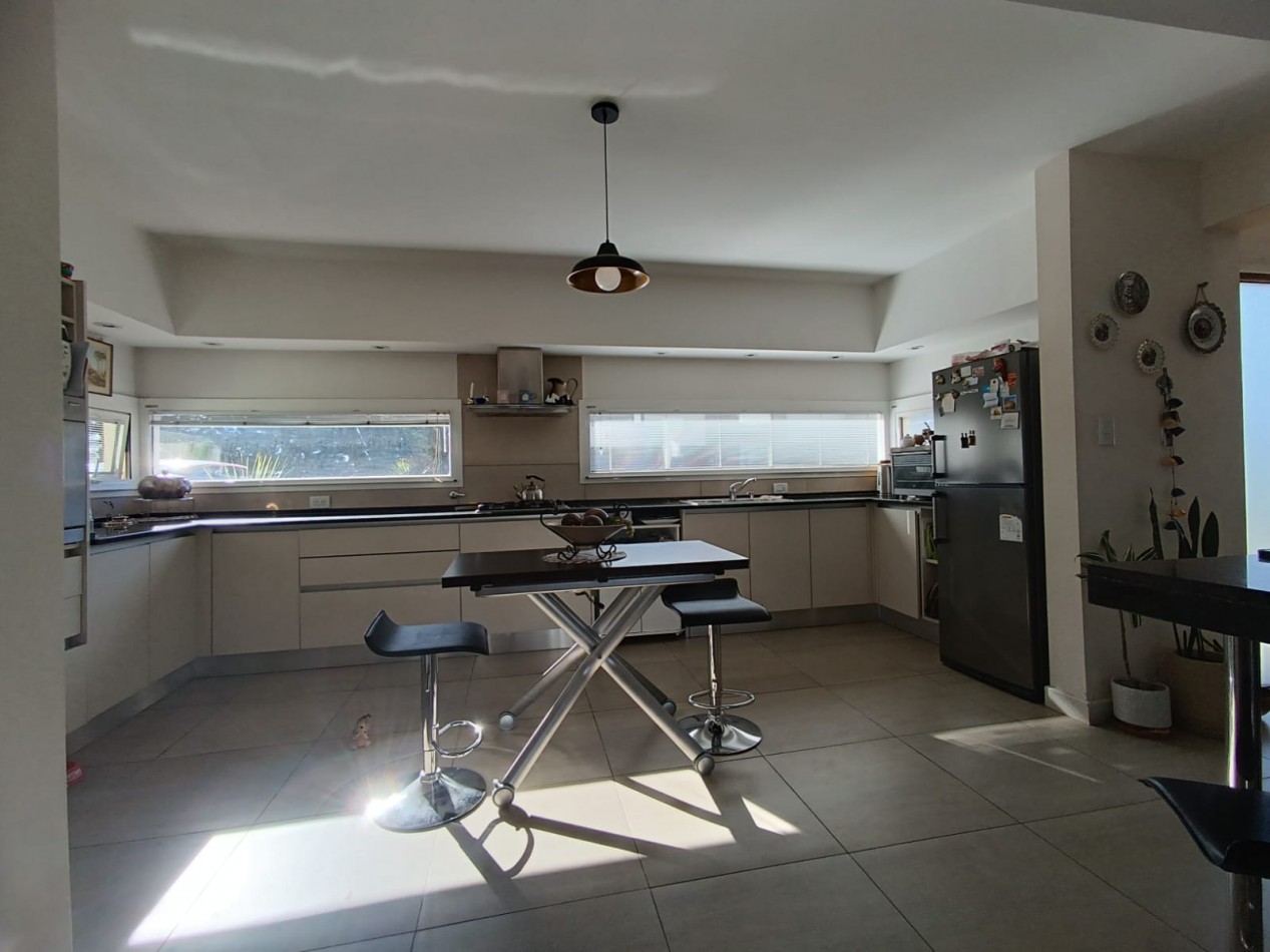 Casa de 4 ambientes en Barrio Privado Rumenco