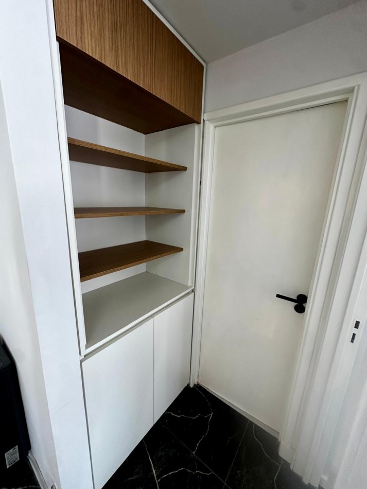 DEPARTAMENTO DOS AMBIENTES AL CONTRAFRENTE ABIERTO CON BALCON. RECICLADO Y AMOBLADO. CENTRO