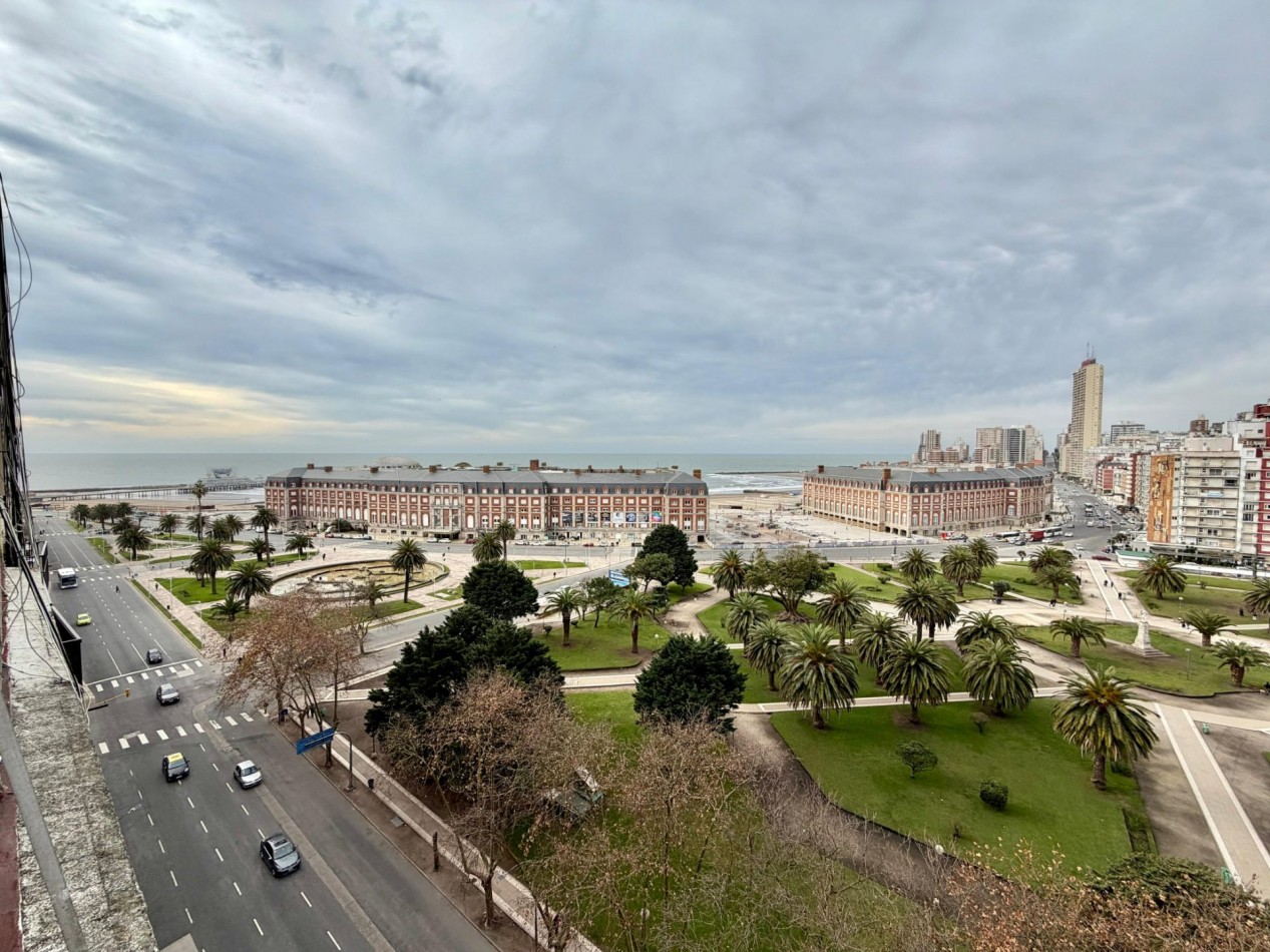 Departamento dos ambientes con balcon aterrazado a la calle con vista panoramica. Reciclado y amoblado, Plaza Colon
