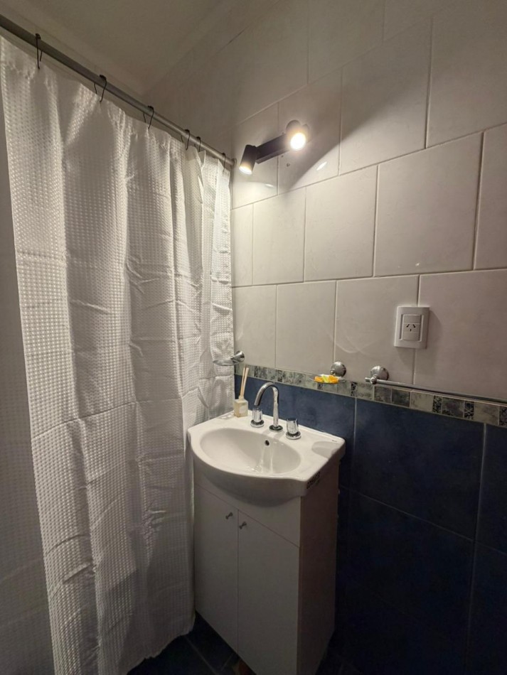 Departamento dos ambientes con dependencia. Reciclado y amoblado