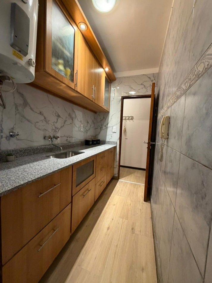 Departamento dos ambientes con dependencia. Reciclado y amoblado