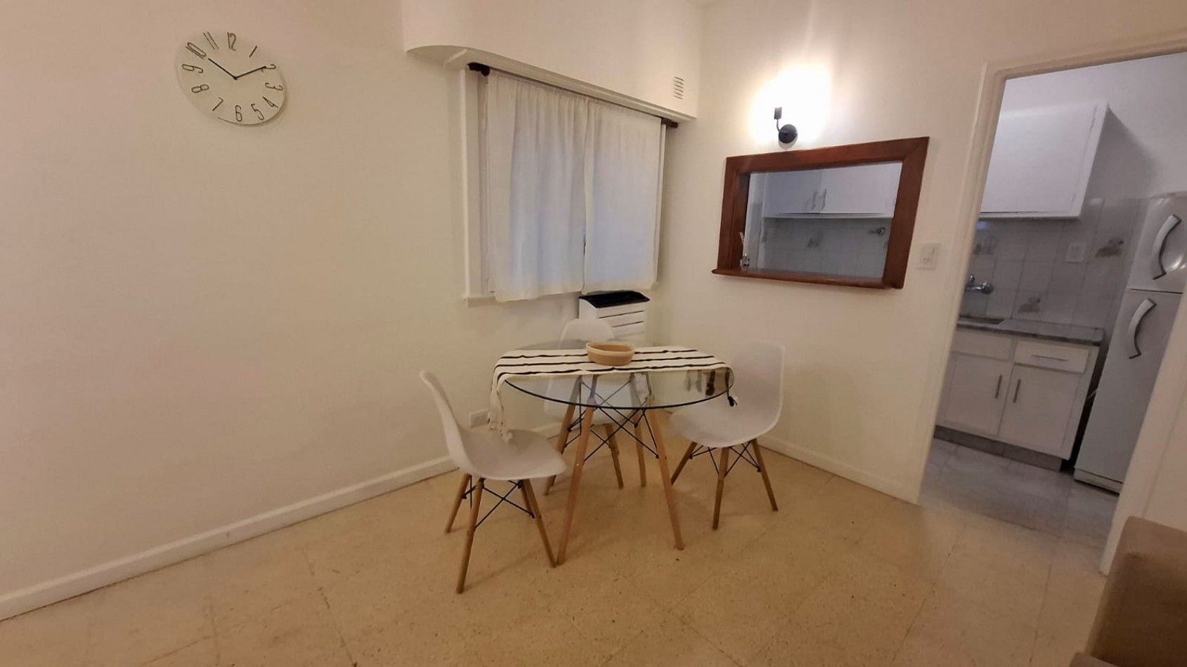 Departamento dos ambientes amoblado. Zona: Centro