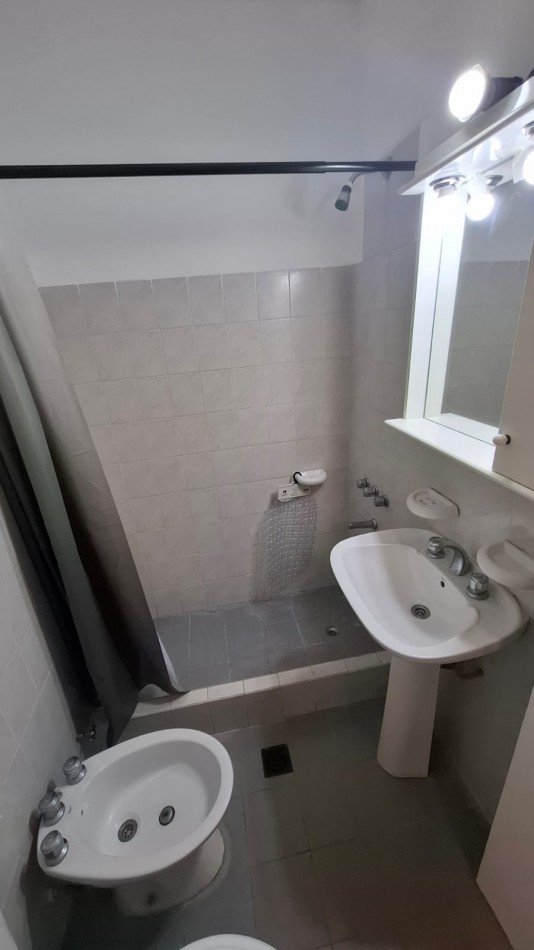Departamento dos ambientes amoblado. Zona: Centro