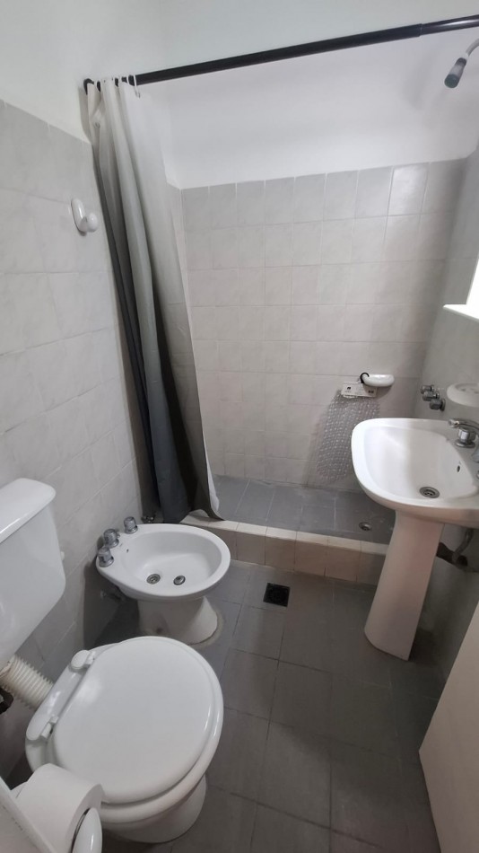 Departamento dos ambientes amoblado. Zona: Centro