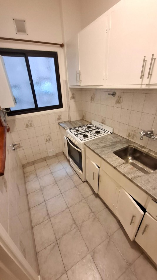 Departamento dos ambientes amoblado. Zona: Centro